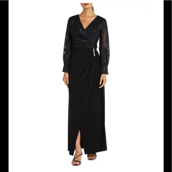 Night Way Collections Dresses & Skirts - NWT,Nightway
Women's Balloon Cuff Sleeve Gown,black